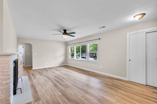 Building Photo - Charming Home in Jackson