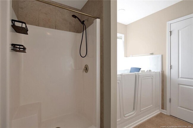 Building Photo - 672 Hogart St