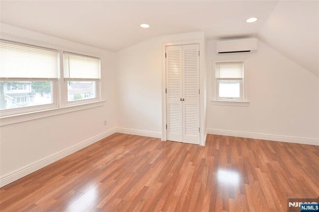 Building Photo - 3-11 Lyons Avenue Unit 1X