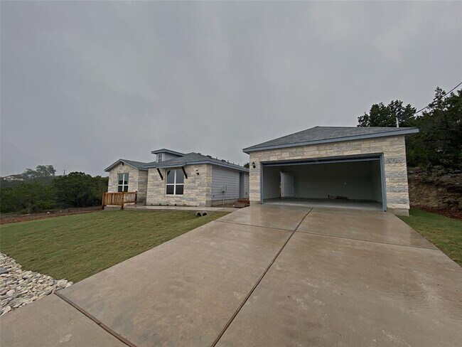Building Photo - 20915 Oak Dale Dr