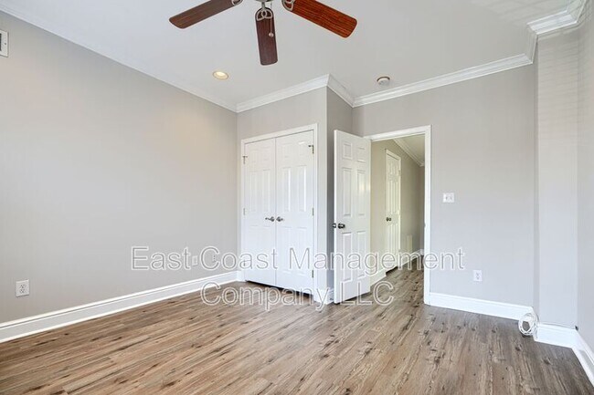 Building Photo - 1122 Scott St