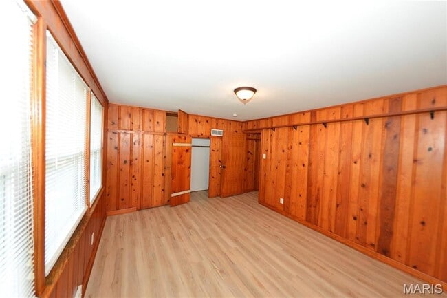 Building Photo - 1005 Hawthorn Ave