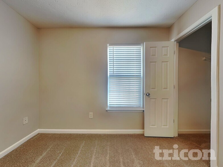 Building Photo - 103 Dumaine St