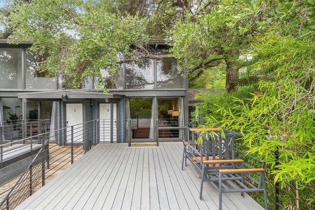 Building Photo - 1501 Rockdale Cir