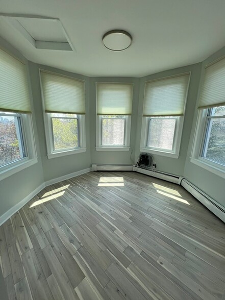 Extra Bedroom/ Office - 113 Oakwood Ave
