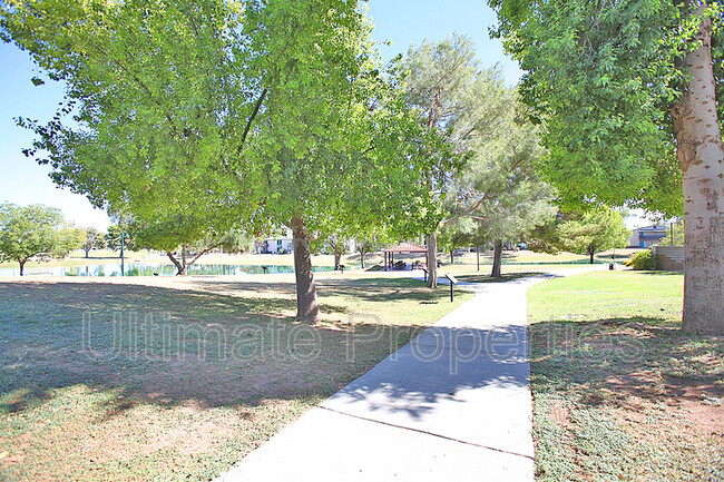 Building Photo - 1512 W Jacinto Ave