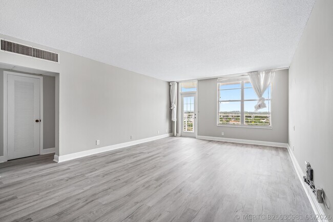 Building Photo - 2851 S Ocean Blvd