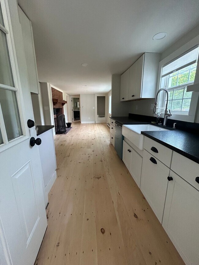 Building Photo - PRICE REDUCTION - Beautiful renovated 5 be...