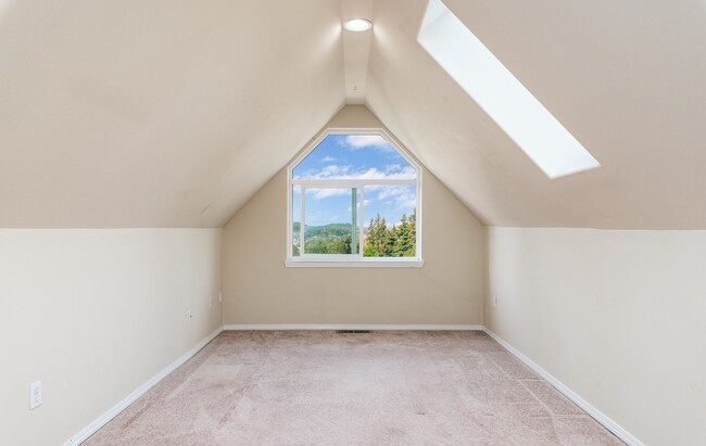 Building Photo - Beautiful Home In Puget Neighborhood