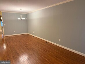 Building Photo - 615 Strandhill Ct