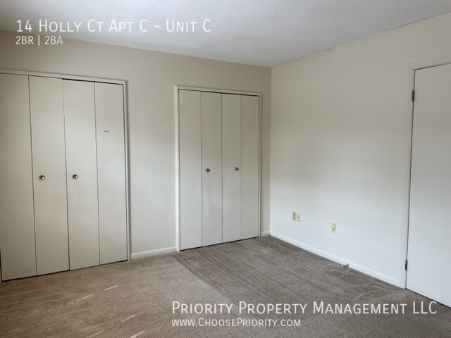 Building Photo - 2 bedroom, 1.5 bath townhome
