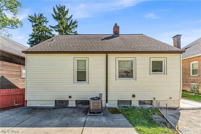 Building Photo - 14665 Pease Rd