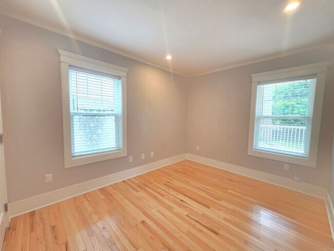 Building Photo - $2,600 - 3 Bed / 2 Bath Beautiful Craftsman Home by Manito Park