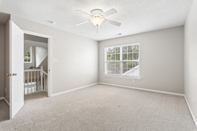 Building Photo - 3 BR 3 BA Townhouse