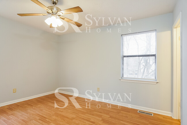 Building Photo - Spacious 3 Bedroom 2 Bathroom Split Level