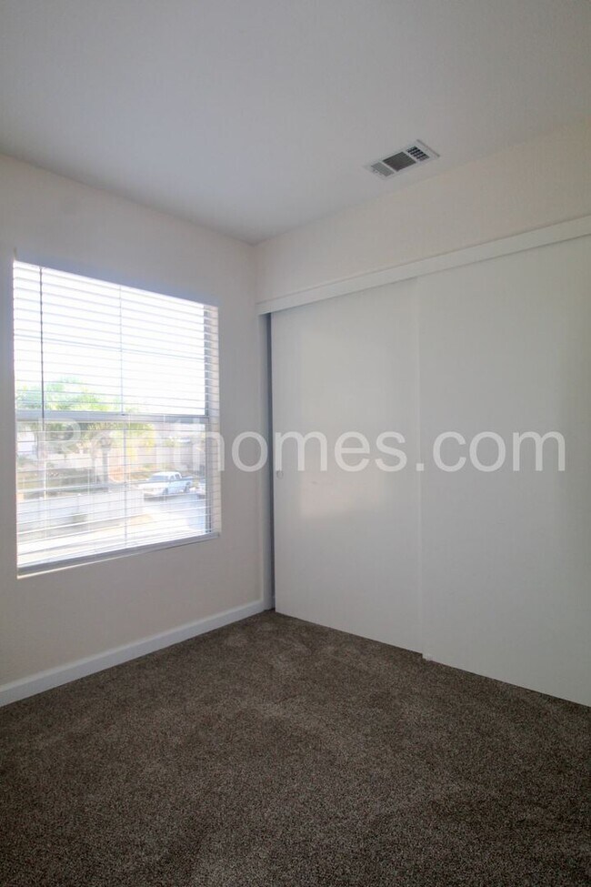 Building Photo - 1120 Camino Del Rey