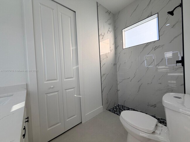 Building Photo - 1144 Mobley St E