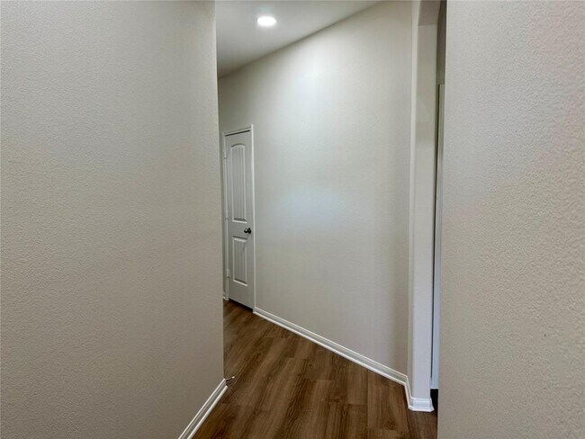 Building Photo - 18717 Stewart Hill Dr