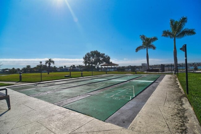 Building Photo - 4900 Brittany Dr S