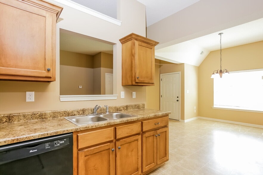 Building Photo - 7916 Ridgedale Dr