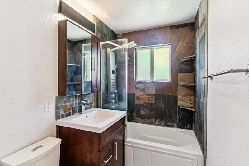 Building Photo - 5480 W Iowa Ave