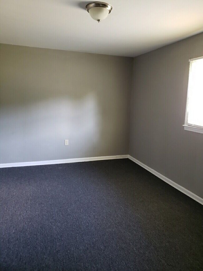 Building Photo - 1410 Moonlite Ave