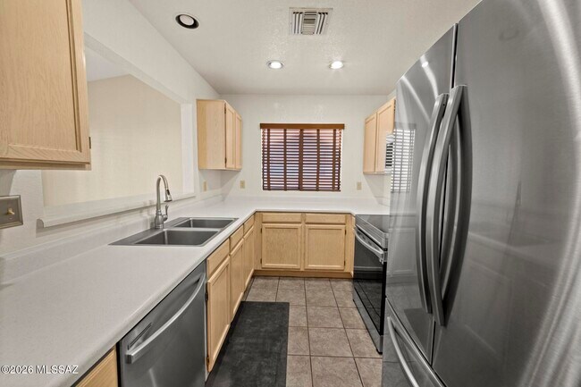 Building Photo - 3067 W Country Hill Dr