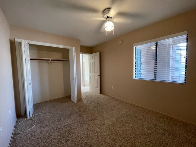 Building Photo - 159 N Cobalt Dr