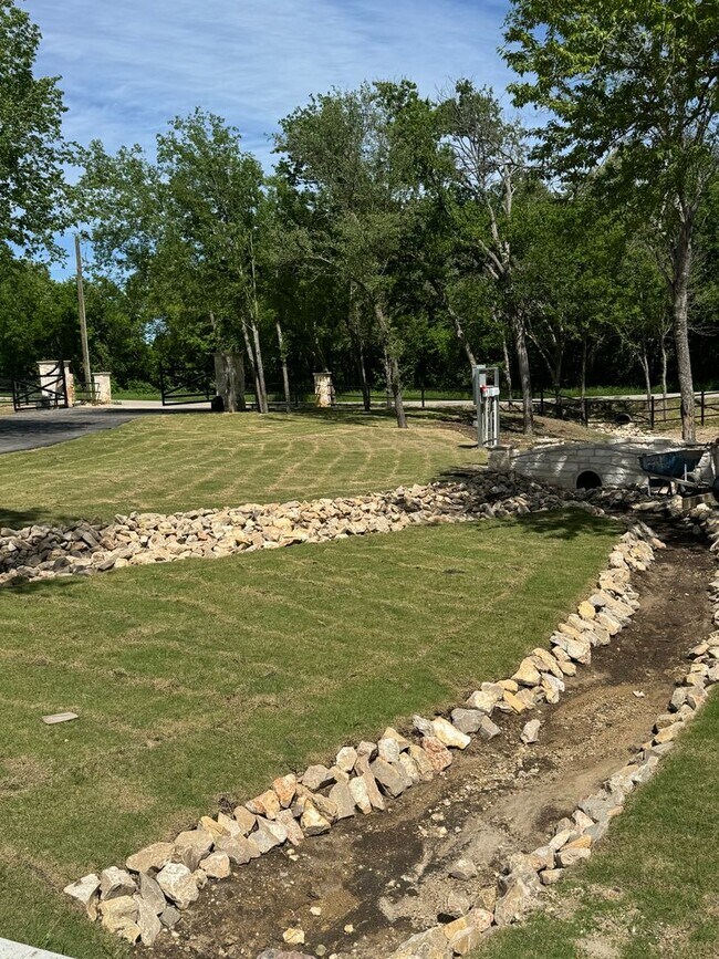 Building Photo - 3/2/2 NO Water Bill -  Fenced Yard - GATED - Peaster ISD -