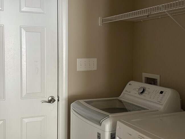 Building Photo - 301 Macarthur Dr