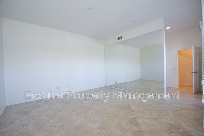 Building Photo - 74 Elm Dr