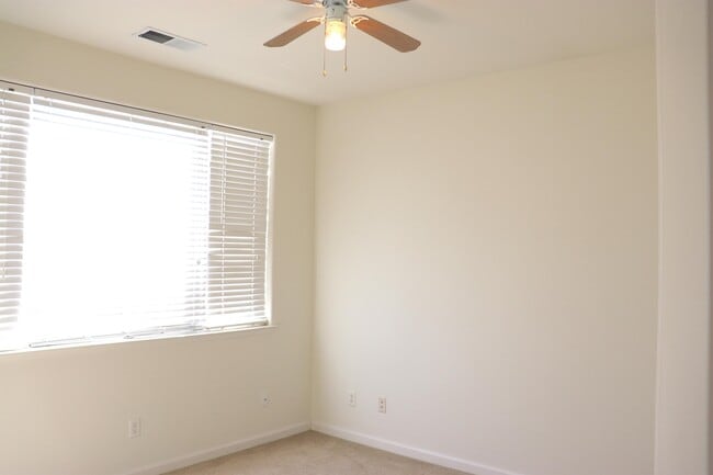 Building Photo - 2346 E Early Ave