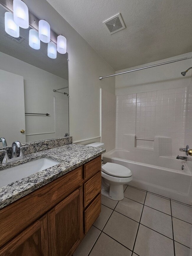 Building Photo - (3) Bed/(2) Bath East Norman Avail NOW!