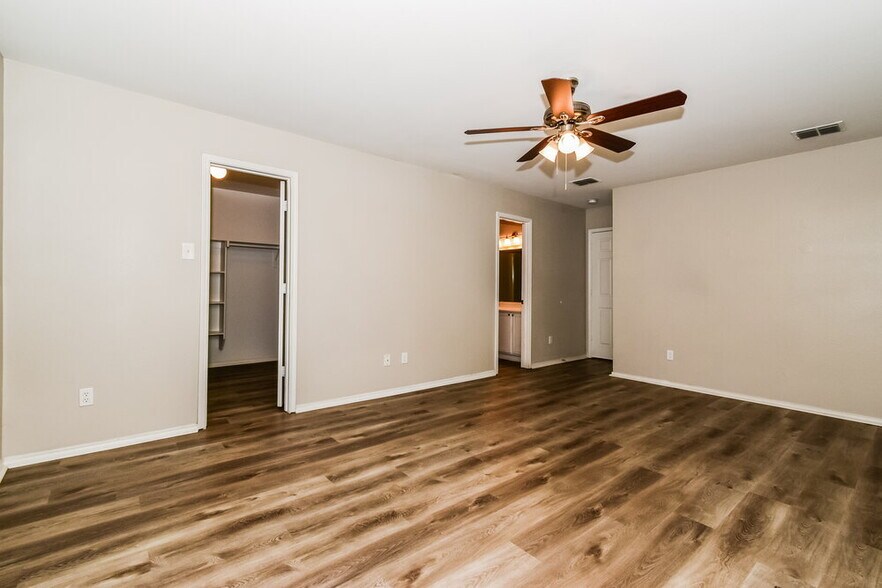 Building Photo - 1100 Caroline Dr
