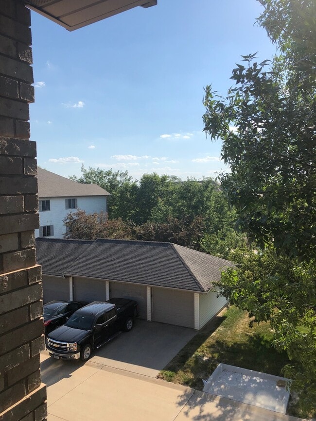 Building Photo - Nice 2br Condo in Coralville close to shop...