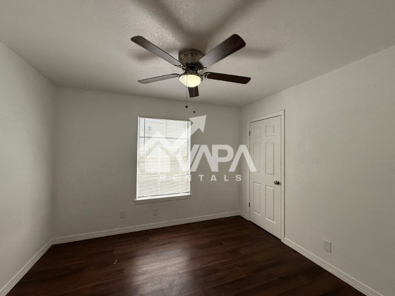 Building Photo - 1719 Farwell Dr
