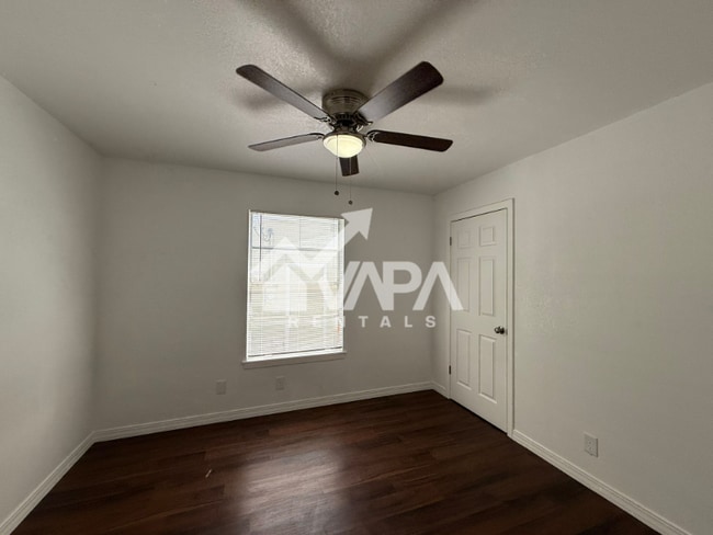 Building Photo - 1719 Farwell Dr