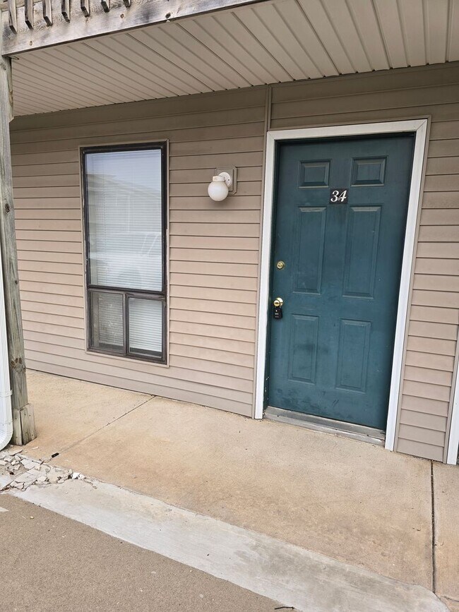 Building Photo - Updated 1 bedroom apartment in Osage Beach right behind Hyvee