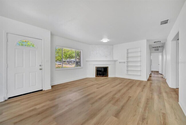 Building Photo - 6348 7th Ave N