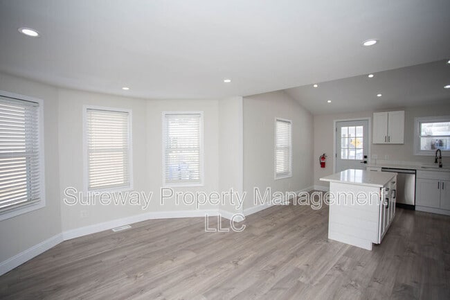 Building Photo - 200 Chestnut St