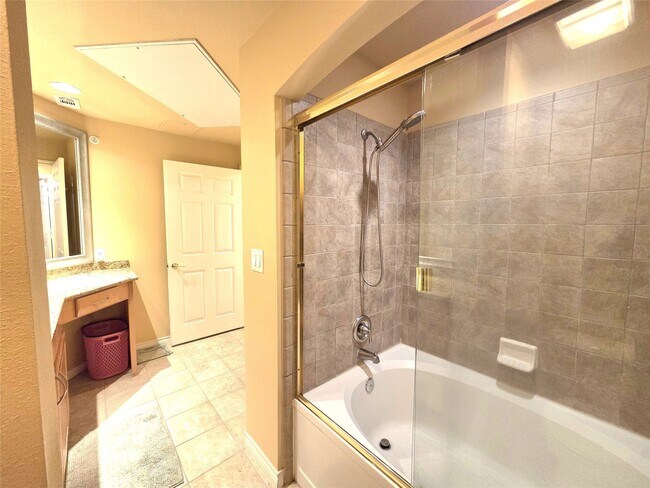 Building Photo - 2400 McCue Rd