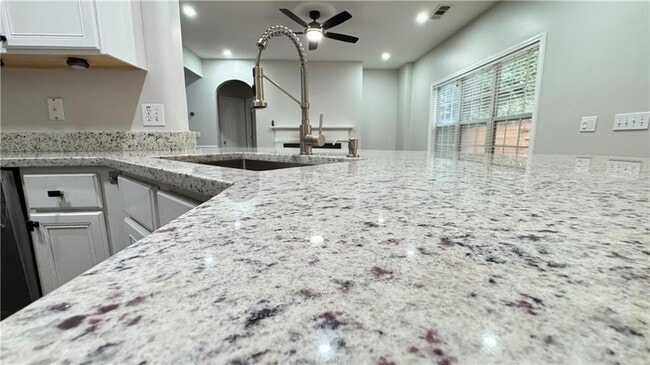 Building Photo - 2885 Stonehenge Ct