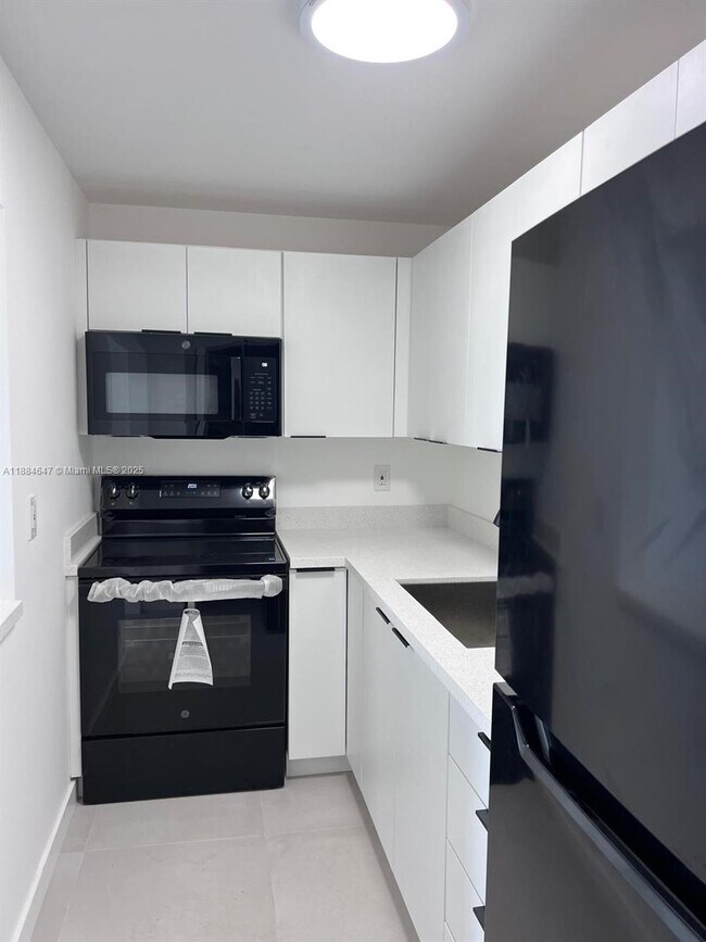 Building Photo - 7820 NE Bayshore Ct