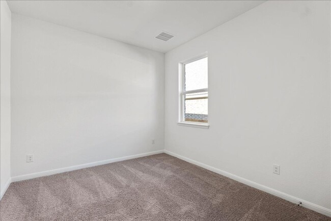 Building Photo - 133 Grn Knl Ln