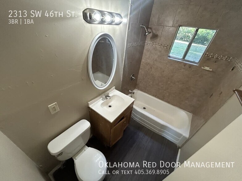 Building Photo - 2313 SW 46th St