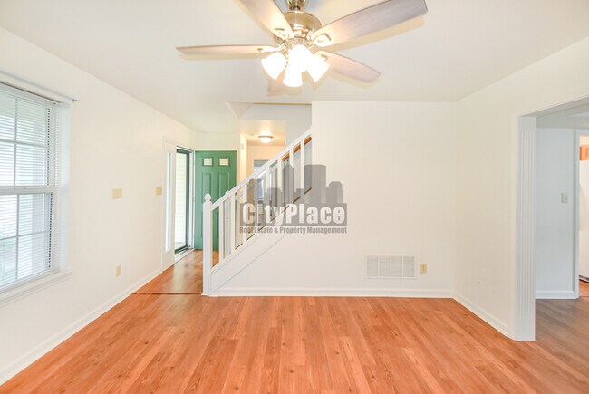 Building Photo - 263 Brooks Bend