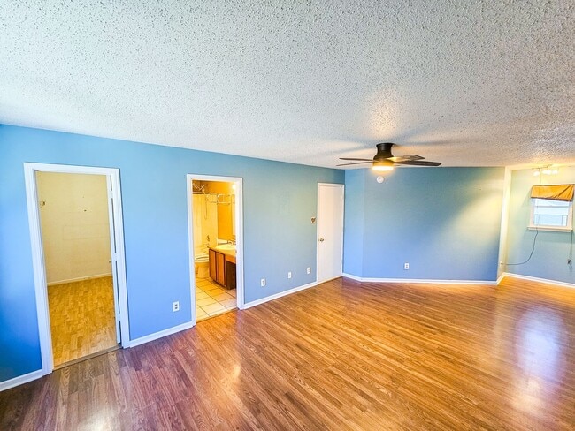Building Photo - 2221 Collins Way