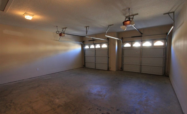 Building Photo - 20 Mountainside Cir