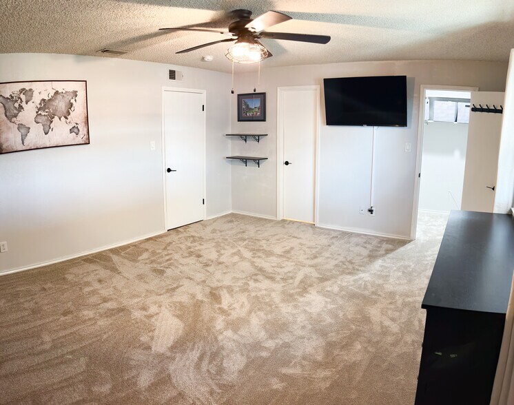 Building Photo - 3707 French Wood Dr