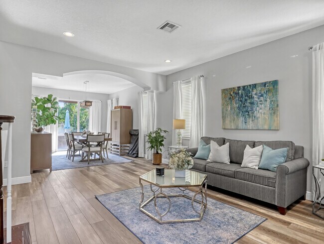 Building Photo - 2227 Ridgewood Cir